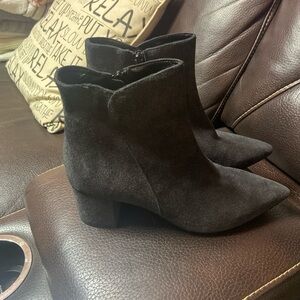 NWOT Cordani suede point toe ankle boots women’s sizer 39 / Us 8.5 asphalt black